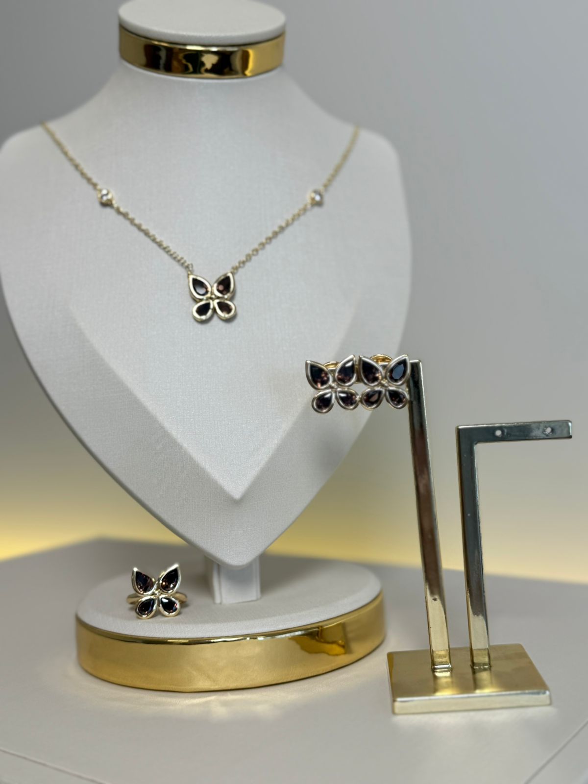 CONJUNTO BUTTERFLY BRINCO, ANEL E COLAR