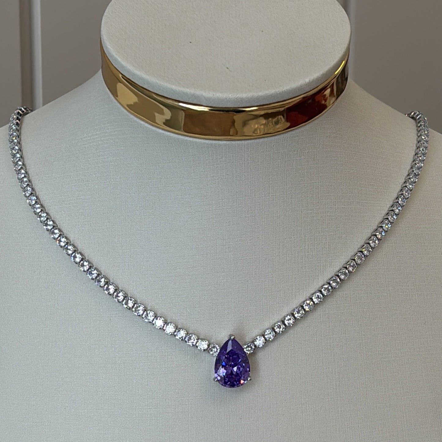 COLAR RIVIERA COM GOTA CENTRAL