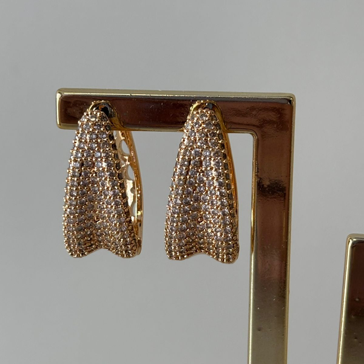 BRINCO ARGOLA MÉDIA BANHO OURO 18K