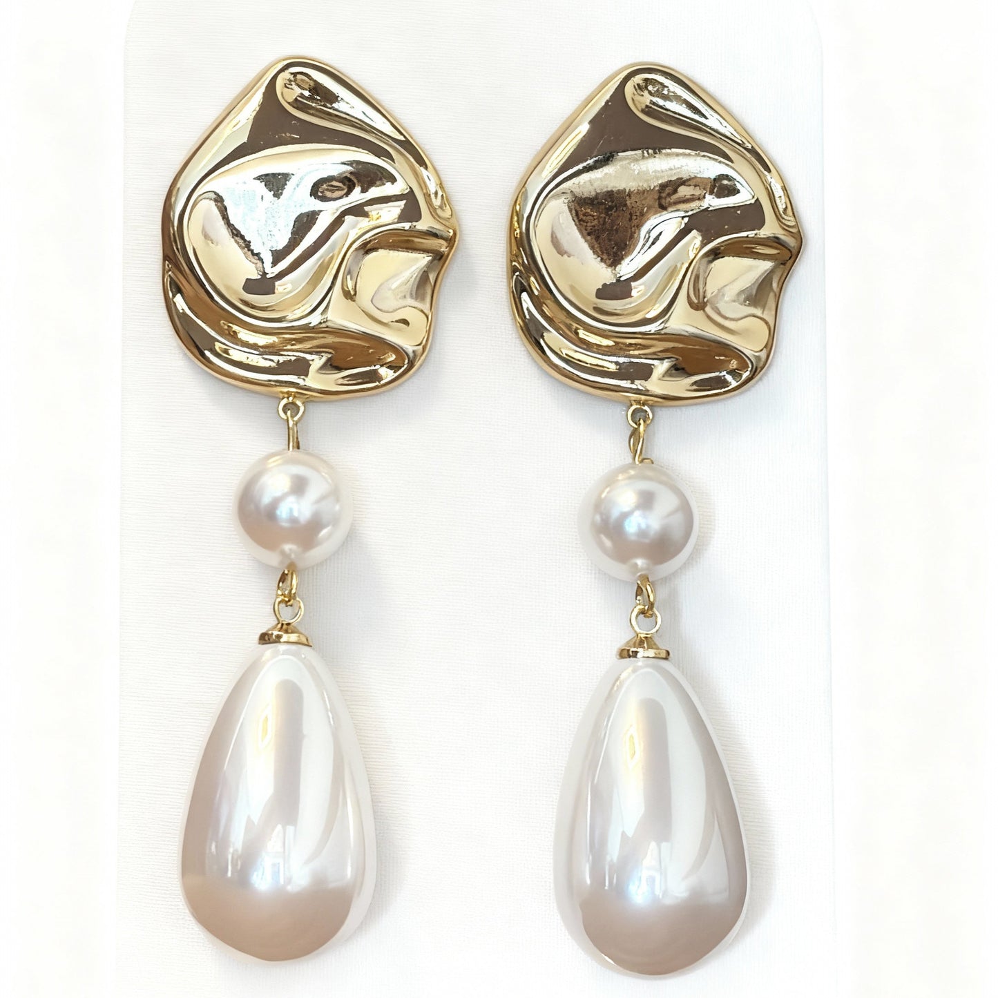 BRINCO ORGÂNICO COM PÉROLAS DOURADO