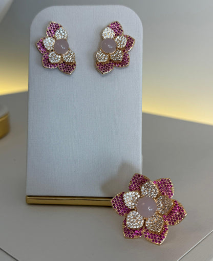CONJUNTO PINK FLOWER BRINCO E ANEL CRAVEJADO