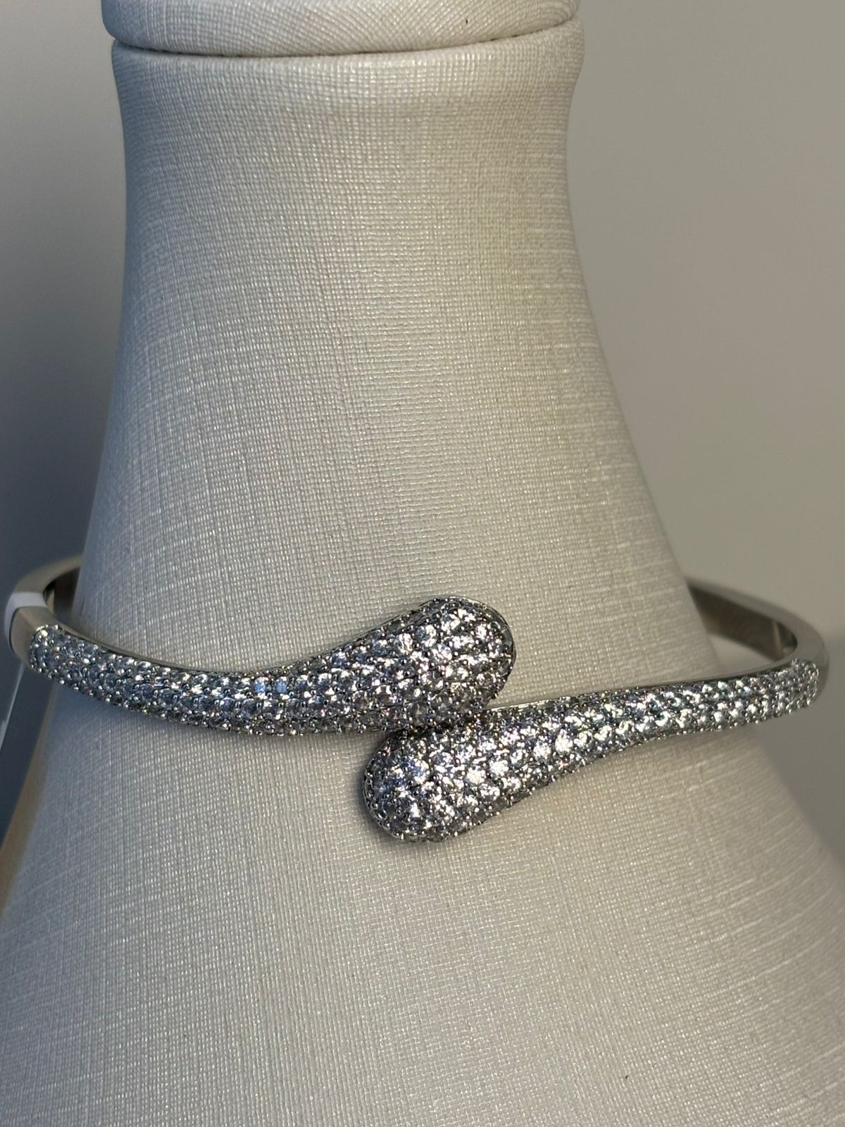 BRACELETE CRAVEJADO GOTA