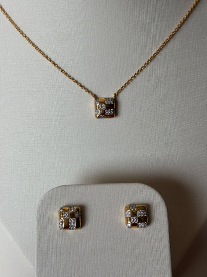 CONJUNTO QUADRANGULAR CRAVEJADO - BRINCO E COLAR