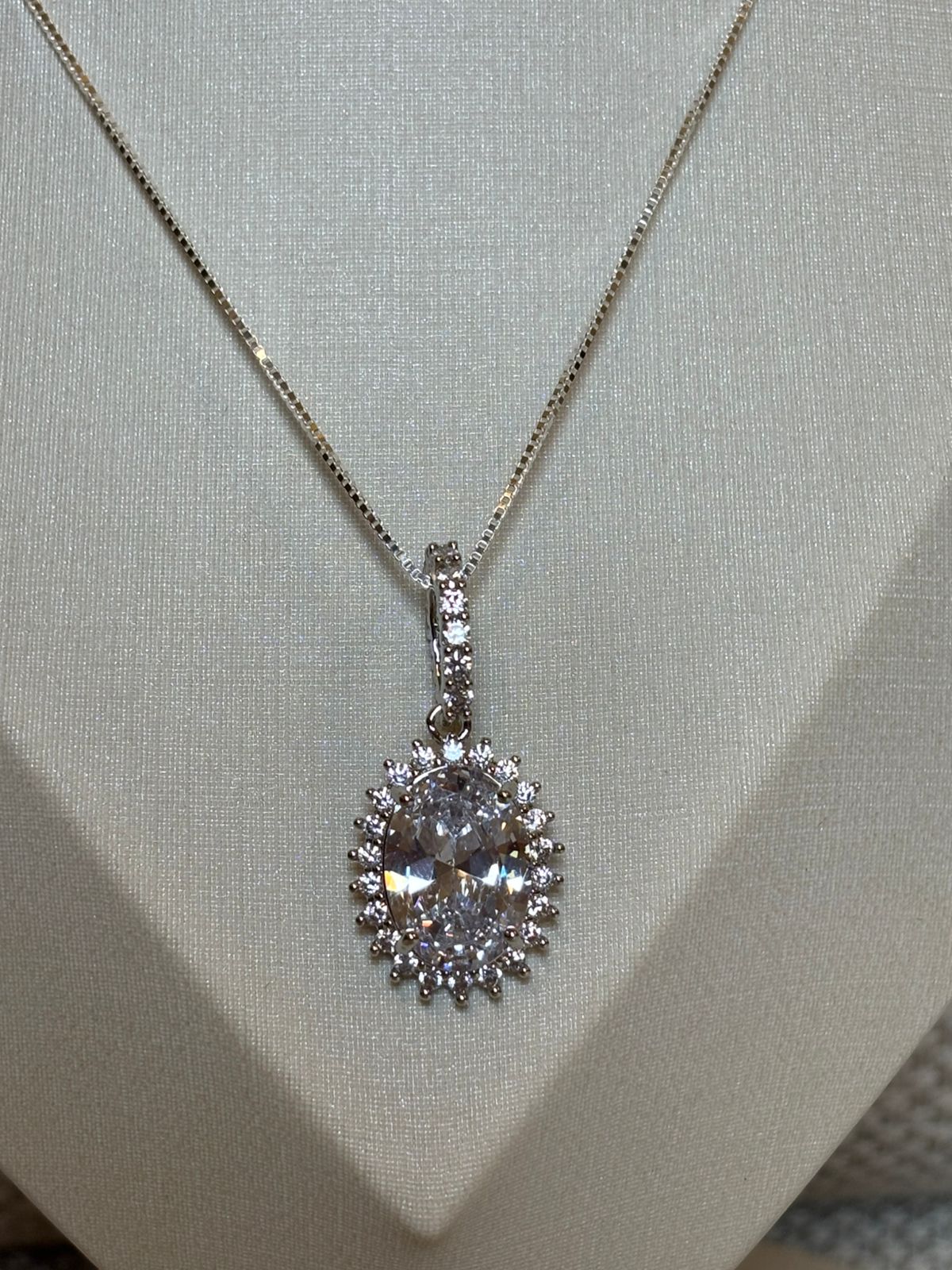 PINGENTE PRINCESA CRAVEJADO - PARA COLAR E RIVIERA