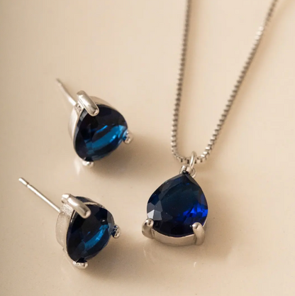 CONJUNTO GOTA SAFIRA EM RÓDIO. BRINCO E COLAR