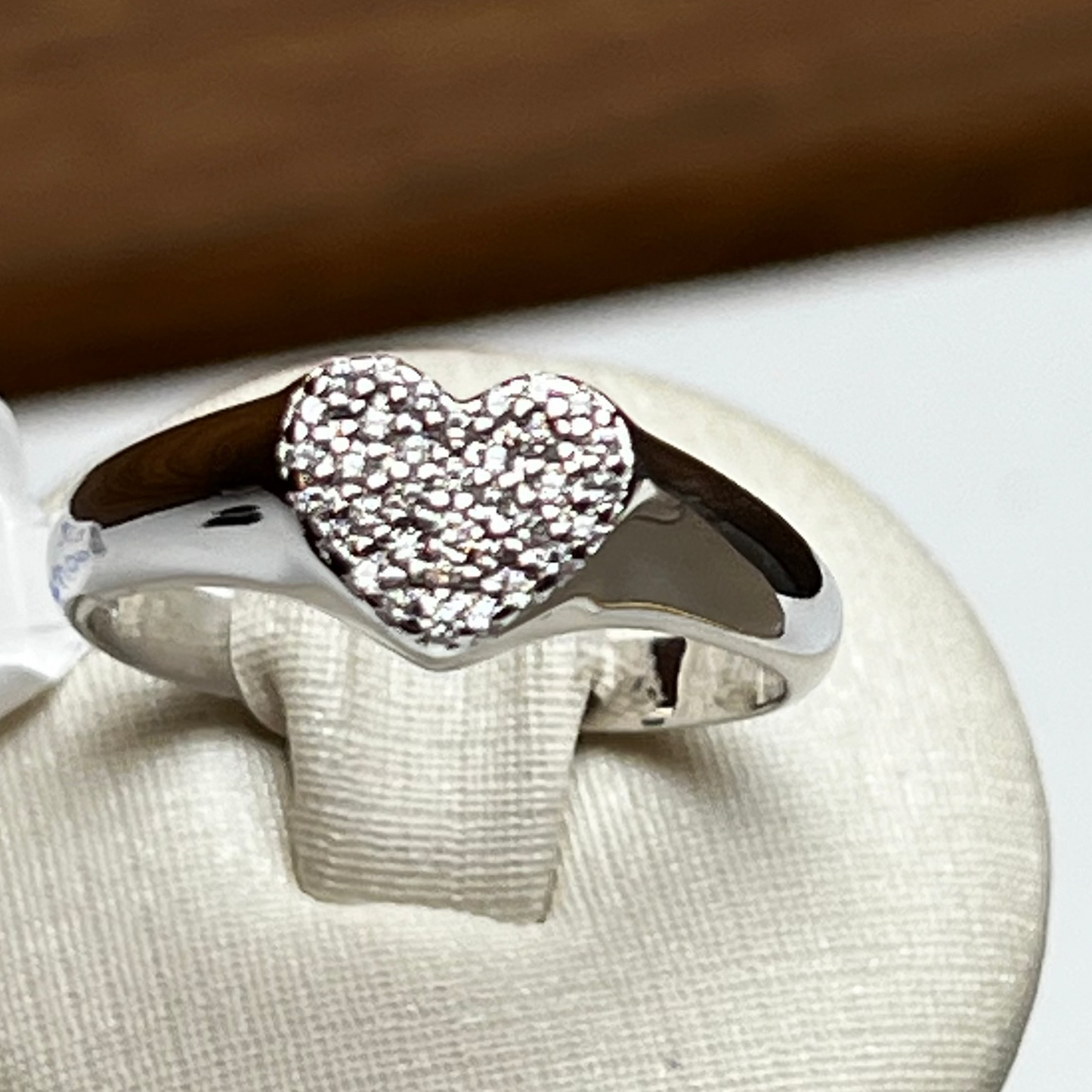 ANEL MINI HEART CRAVEJADO - PRATA 925 BANHO EM RÓDIO - NÚMERO 20