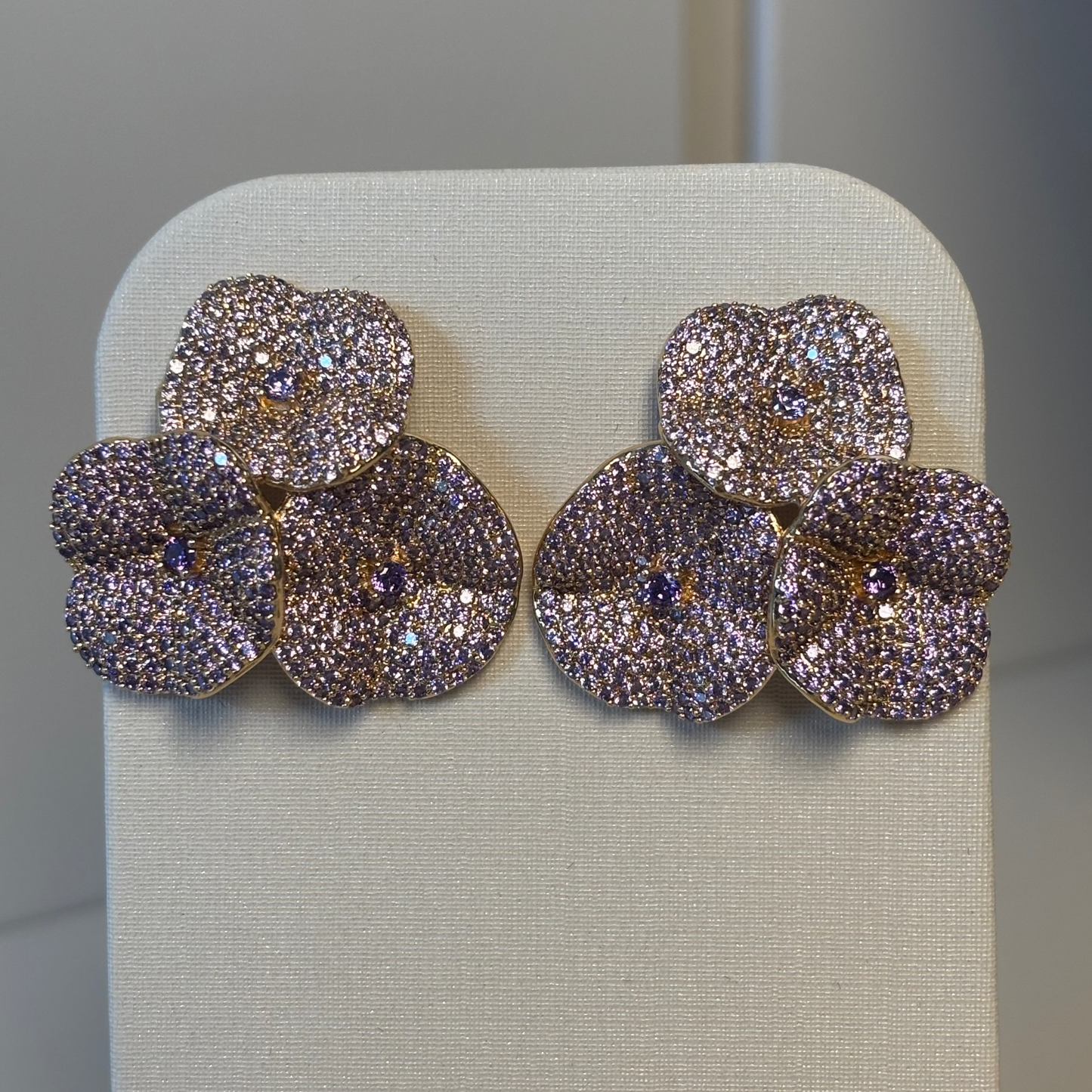 CONJUNTO FLOWER CRAVEJADO COM BRINCO E ANEL