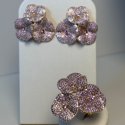 CONJUNTO FLOWER CRAVEJADO COM BRINCO E ANEL