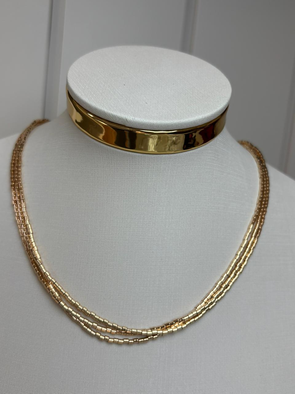 COLAR TRIPLO DE CANUTILHOS