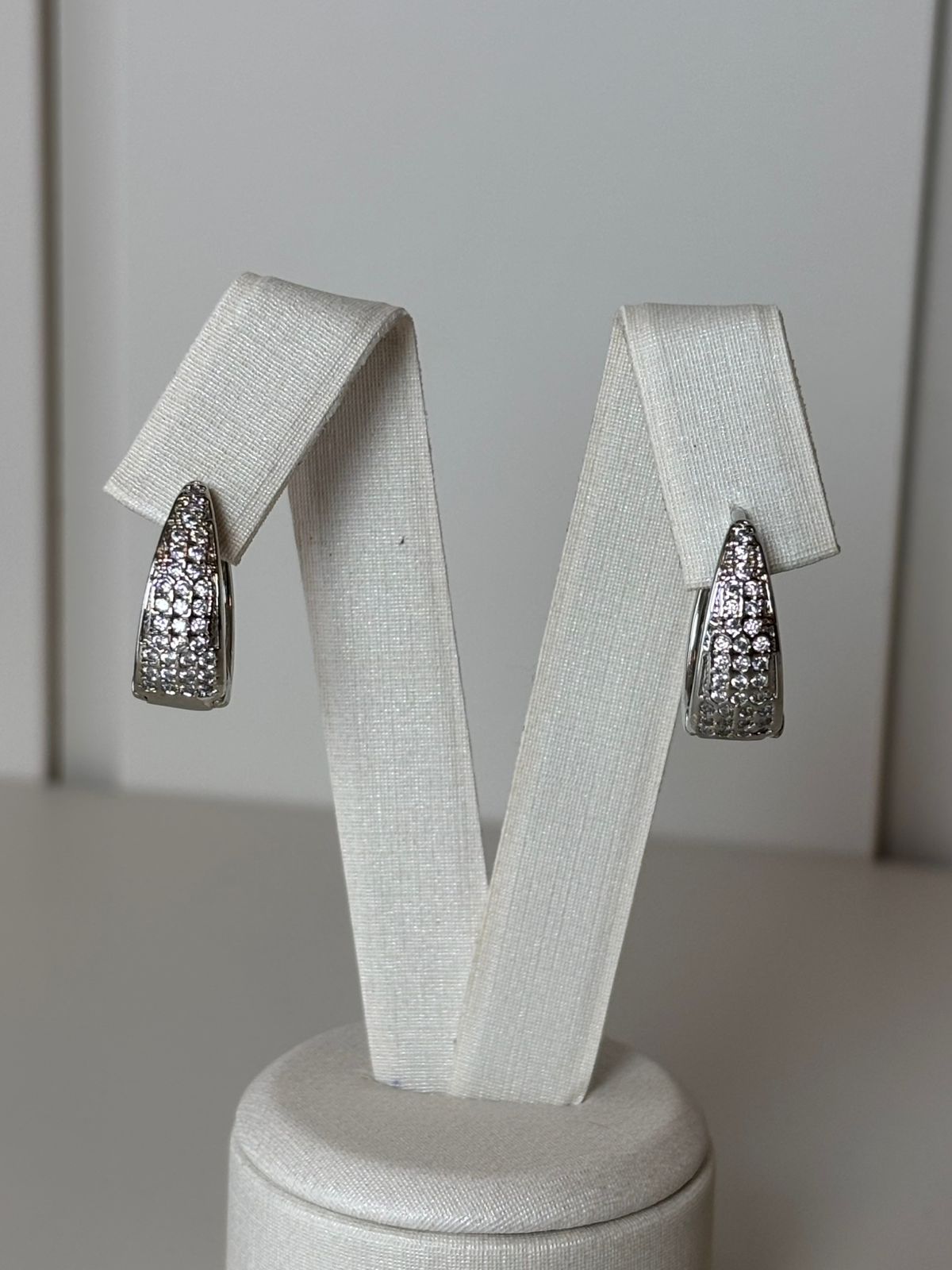 BRINCO ARGOLA CRAVEJADA EM RÓDIO