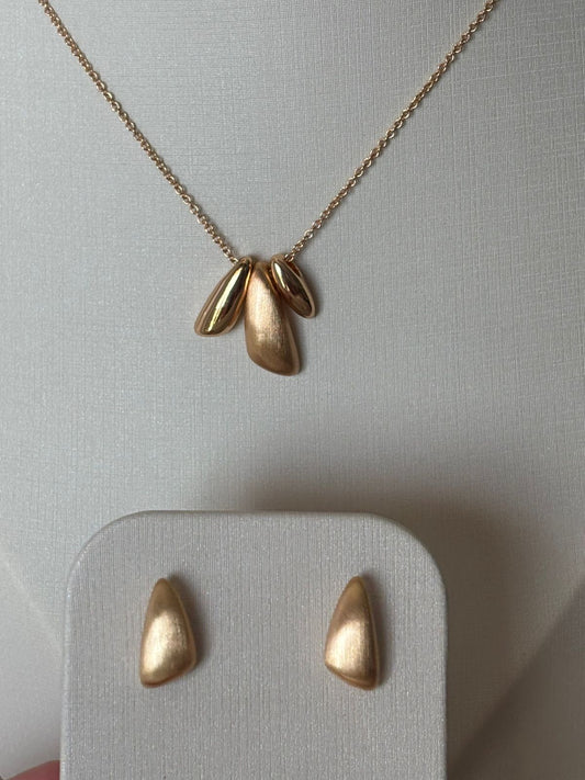 CONJUNTO DOURADO BRINCO E COLAR