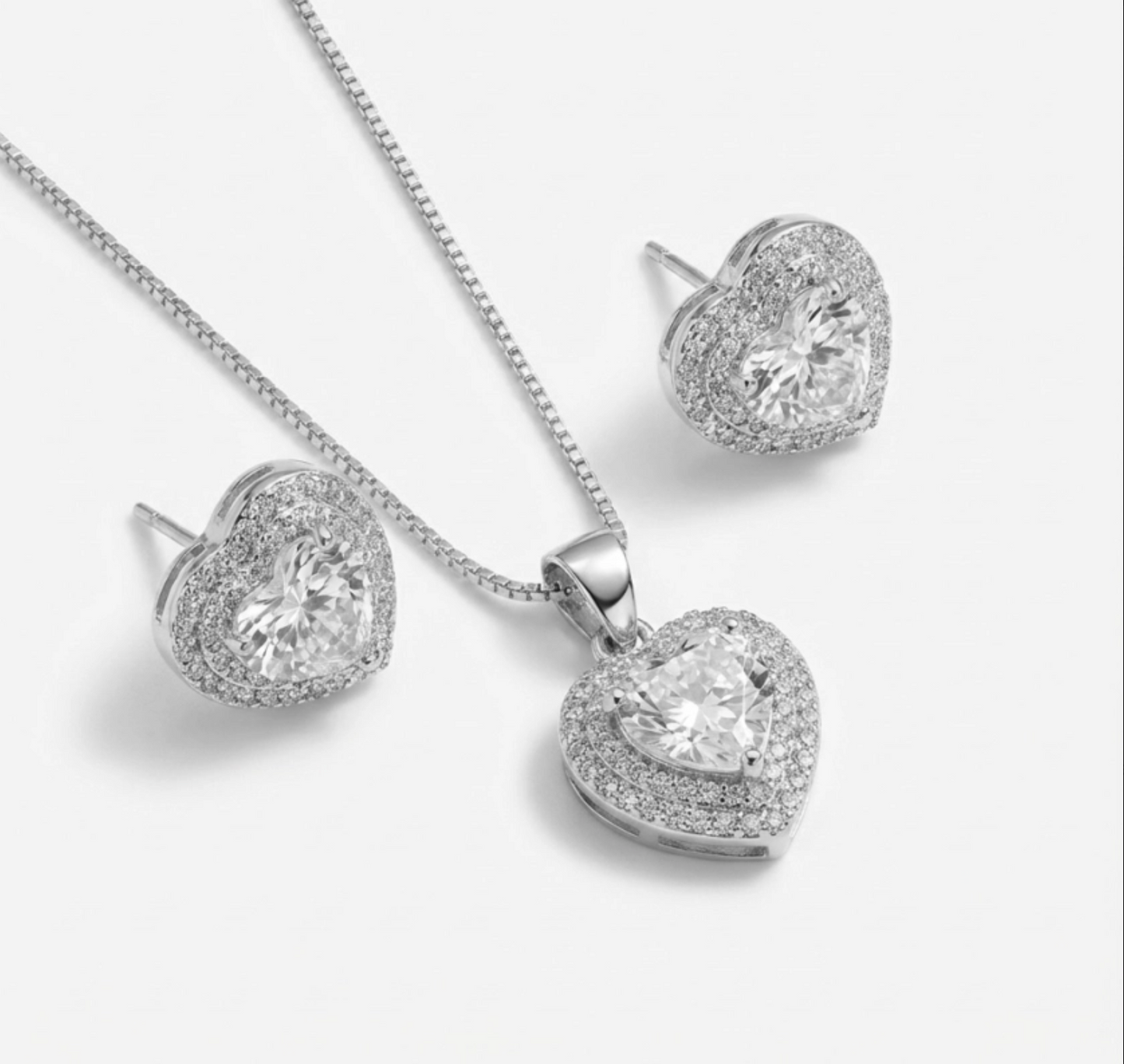 CONJUNTO CORAÇÃO BRINCO E COLAR CRAVEJADO