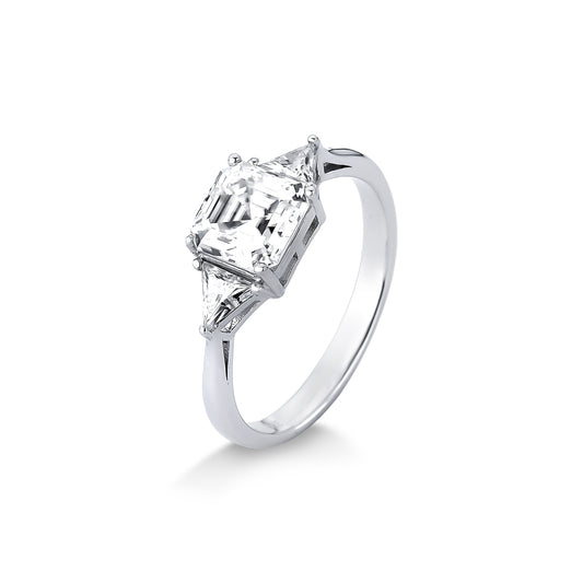 ANEL TRILLIUM COM PEDRA QUADRADA CENTRAL MOISSANITE 2.6CT EM PRATA COM BANHO EM RÓDIO