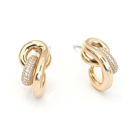 BRINCO INFINITO TORCIDO CRAVEJADO BANHO EM OURO 18K