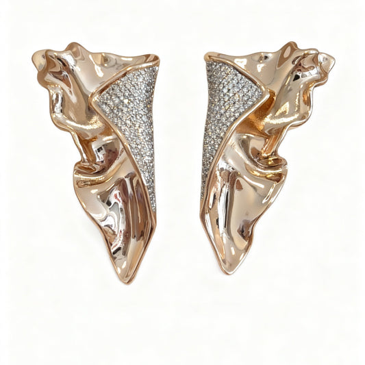 BRINCO GOLDEN WAVE CRAVEJADO ZIRCÔNIA BRANCA BANHO EM RÓDIO