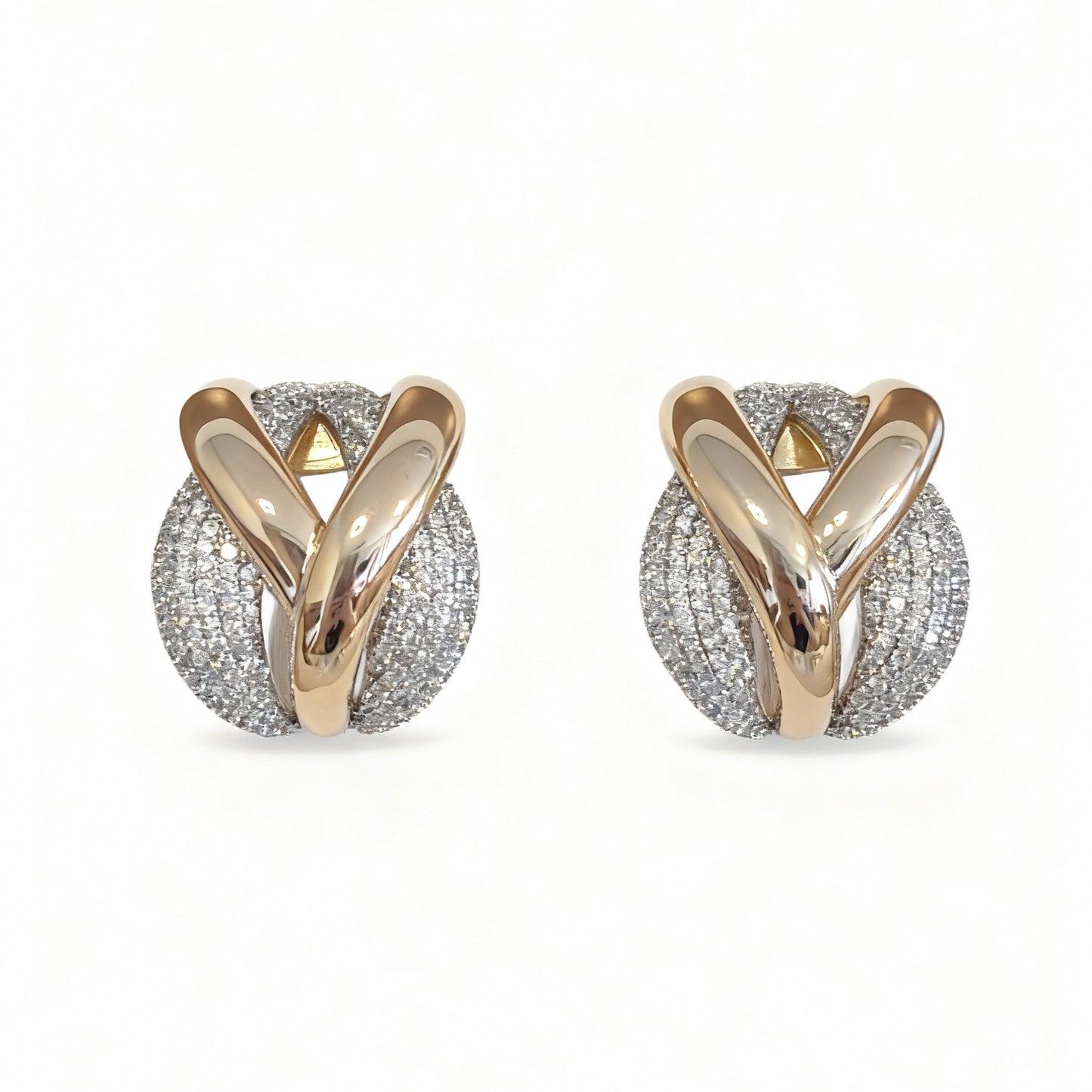 BRINCO ENTRELAÇO LISO E CRAVEJADO ZIRCÔNIA BRANCA BANHO EM OURO 18K