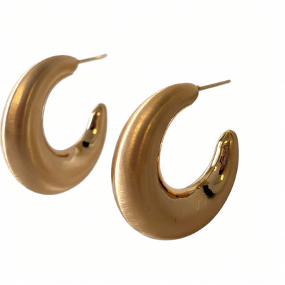 ARGOLA MAXI ESCOVADA BANHO EM OURO 18K