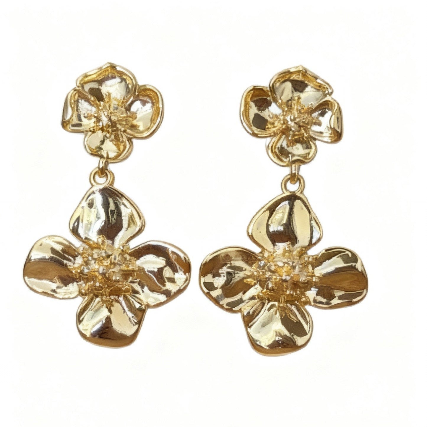 BRINCO GRANDE FLOR LISA DOURADO