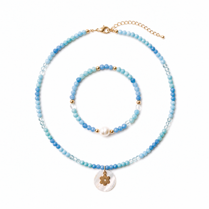 CONJUNTO KIDS COLAR E PULSEIRA CRISTAIS EM TONS DE AZUL COM PINGENTE MADRE PÉROLA