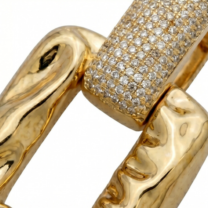 BRINCO QUADRADO CRAVEJADO BANHO EM OURO 18K