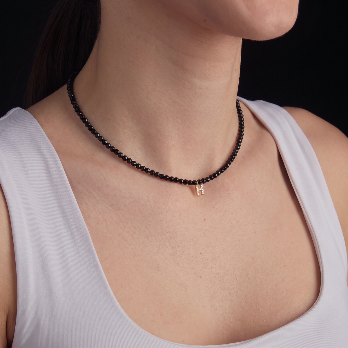 COLAR CHOCKER CRISTAL PRETO PINGENTE LETRA H - 38CM